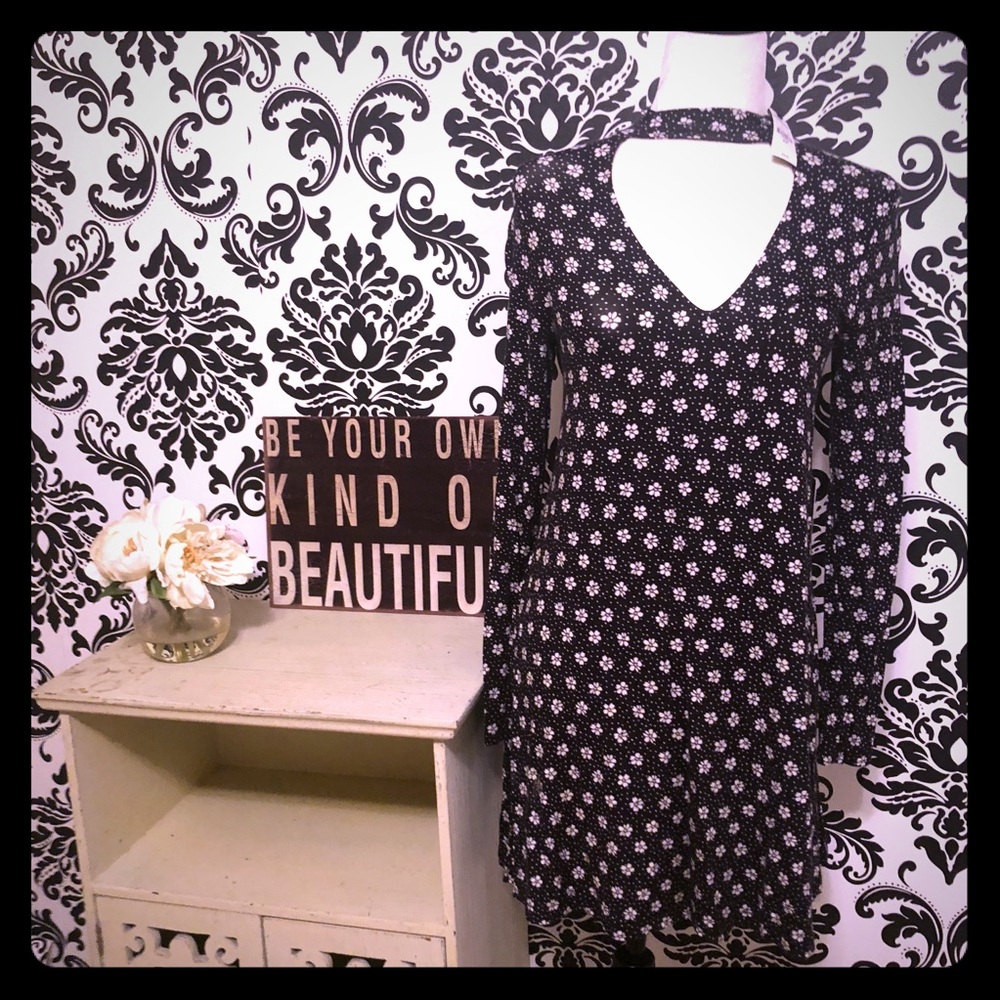 Adorable key hole Express Dress NWT